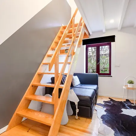 Cozy Loft W Poll Near Porto Cellars