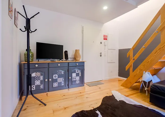 Cozy Loft W Poll Near Porto Cellars شقة *